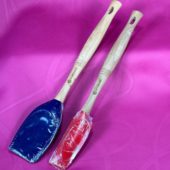 2 new Le Creuset silicon spatulas with wooden handle - Picture 1 of 3